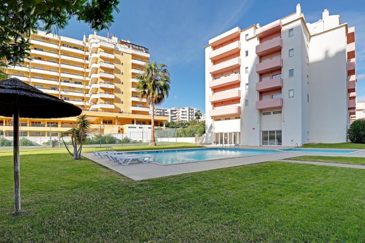 Praia Da Rocha Central 1 With Pool By Homing Portimao Bagian luar foto