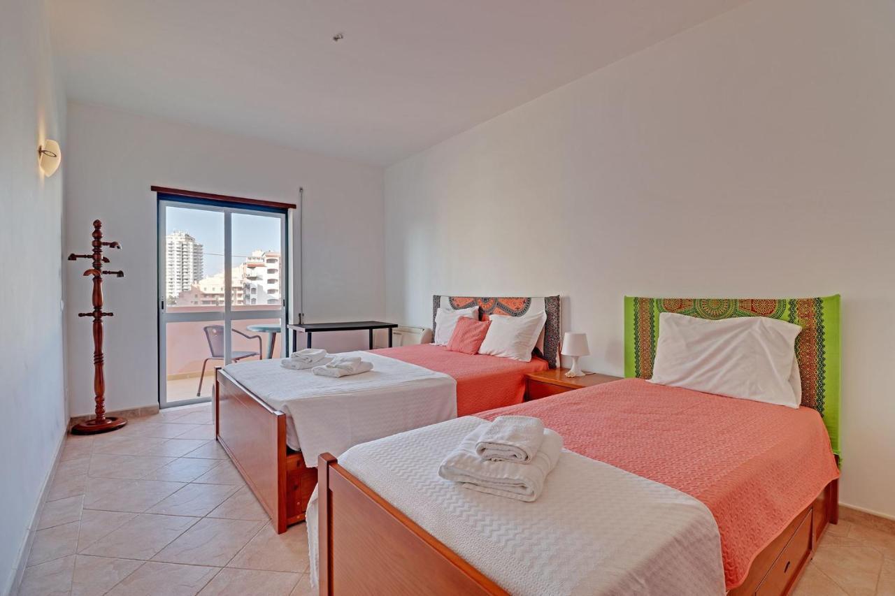 Praia Da Rocha Central 1 With Pool By Homing Portimao Bagian luar foto
